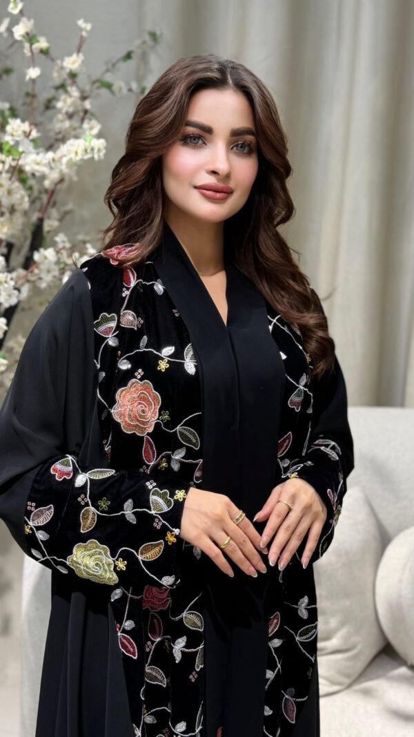 عباية مطرزة بالازهار special collection