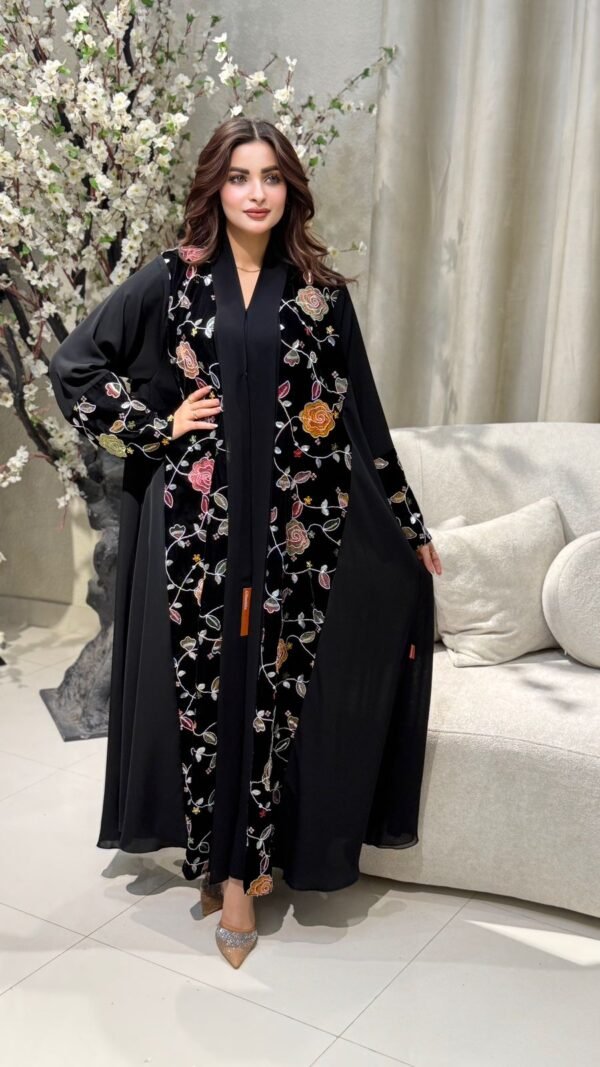 ⁦عباية مطرزة بالازهار special collection⁩ - الصورة ⁦2⁩