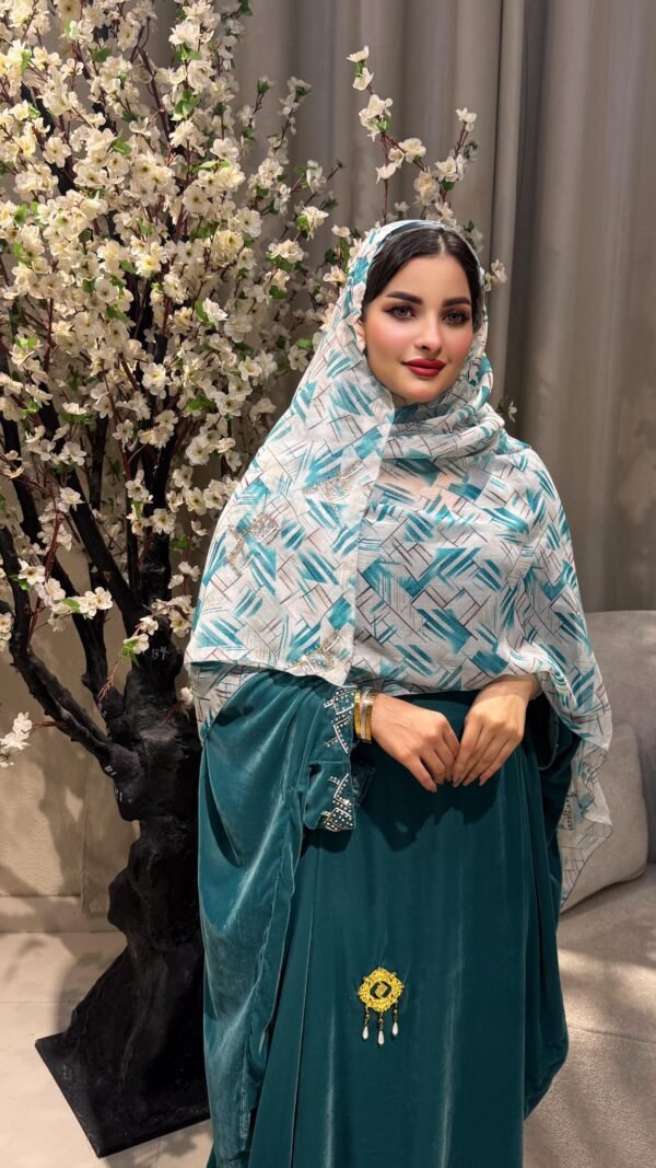 ثوب مخمل مع شيله ويل باللون التركوازي